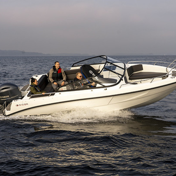 Bow rider AMT 210 BR 2